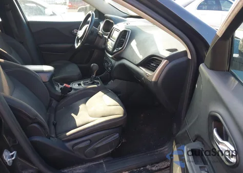 2016 Jeep Cherokee Latitude z USA, uszkodzony, nr VIN 1C4PJLCS7GW206935